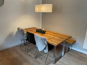 Esstisch und Bank in Eiche astig mit Waldkante